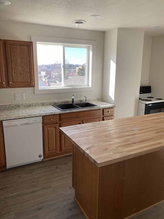 Building Photo - Contract for Deed like a Rent to Own!