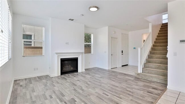 Building Photo - 2832 E Clementine Dr