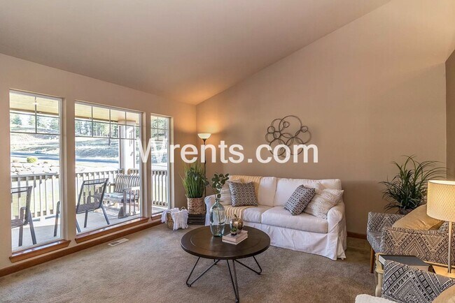 Building Photo - Beautiful Northside Home! Available Mid June!