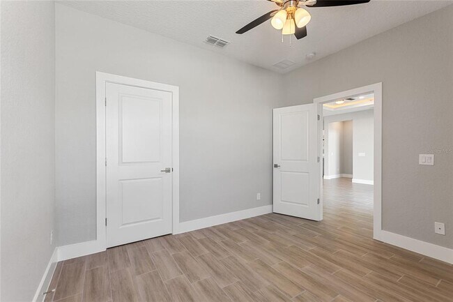 Building Photo - 802 James Dr