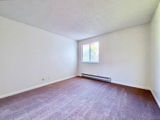 Building Photo - Recently Updated Condo with OCEAN VIEW - W...