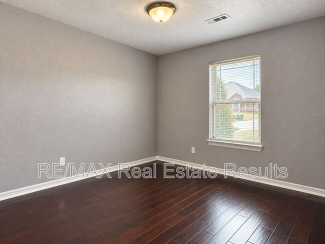 Building Photo - 3401 S 2nd Pl