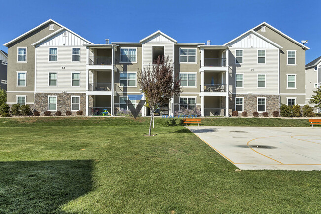 Building Photo - 73 W Silver Springs Dr