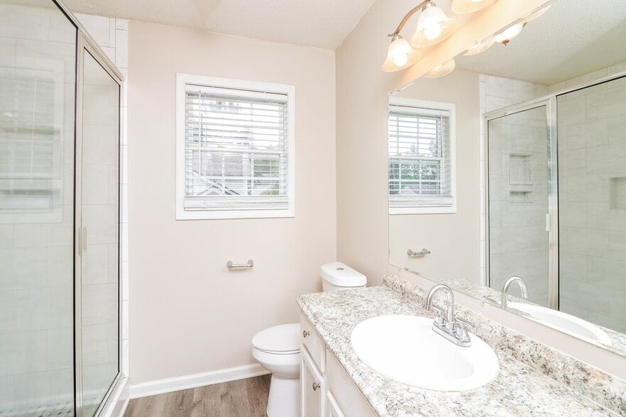 Building Photo - 425 River Trace Dr