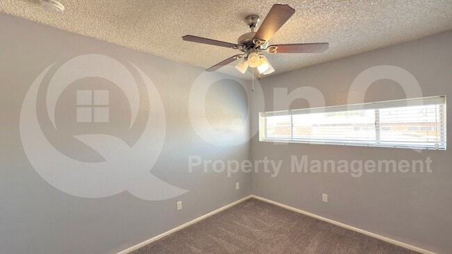 Building Photo - 2673 E Oakleaf Dr