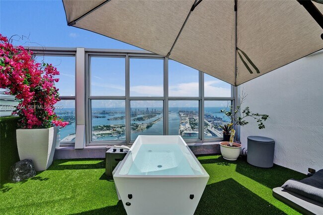 Building Photo - 1100 Biscayne Blvd