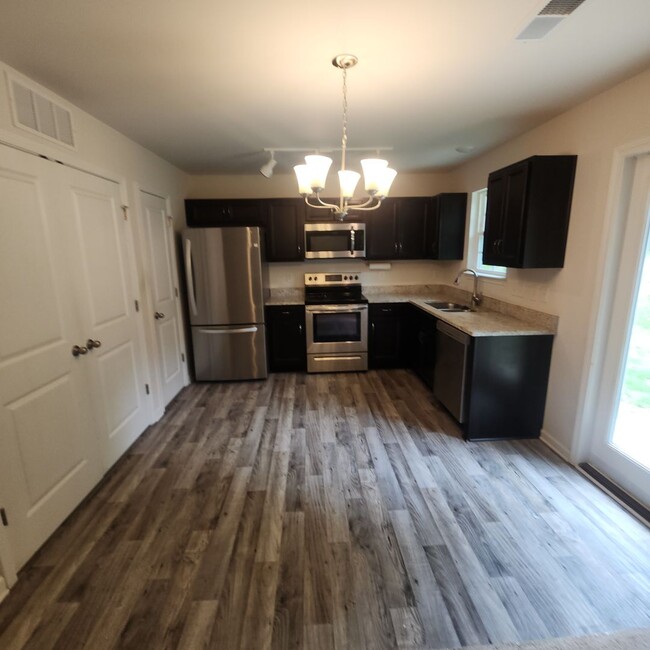 Building Photo - 4 Bedroom House with Double Garage FOR REN...