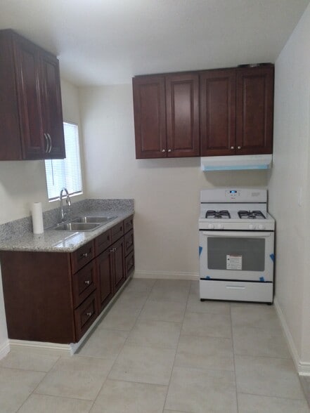 Kitchen - 434 Laconia Blvd