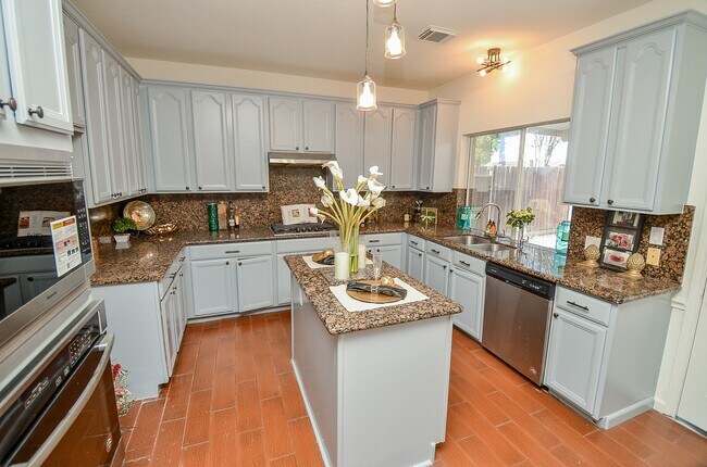 Building Photo - 18106 Rileybrook Cir