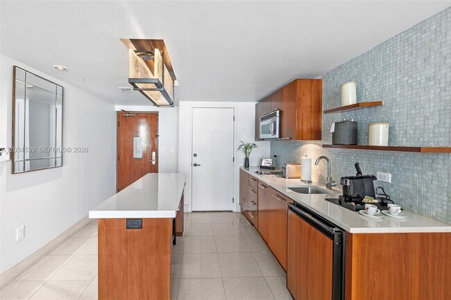 Building Photo - 6801 Collins Ave