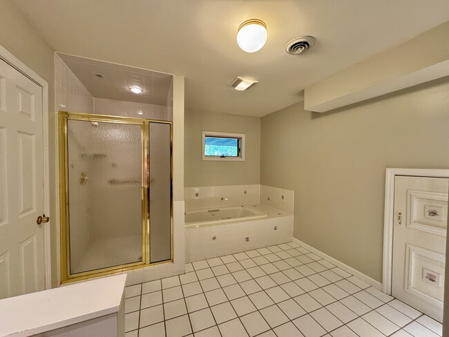 Building Photo - 212 Talah Ln