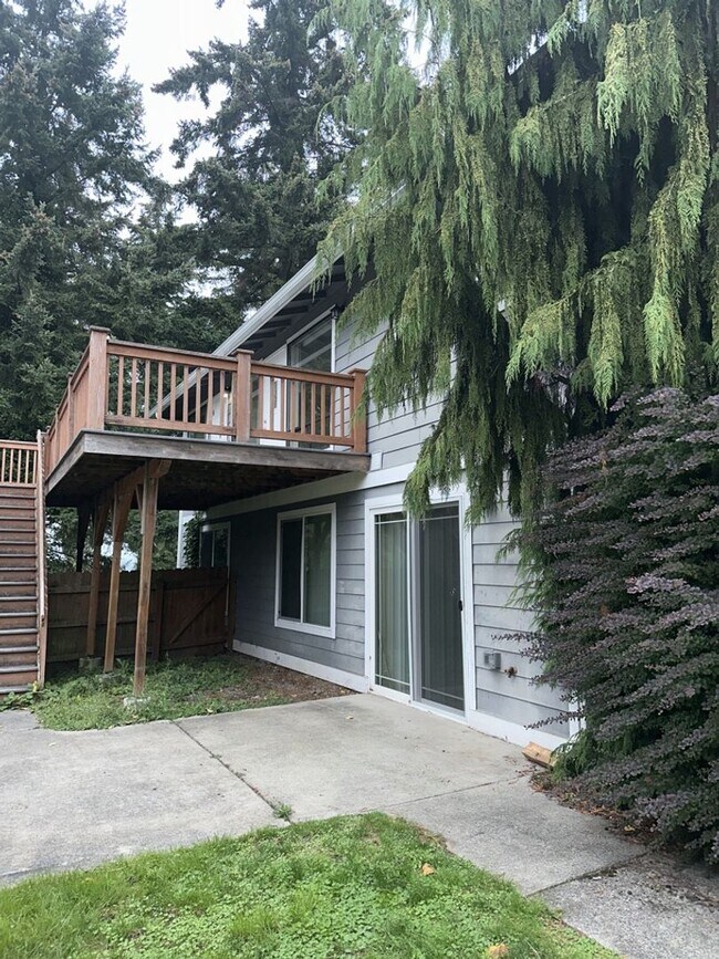 Building Photo - RENT SPECIAL! $1,000 OFF FIRST MONTH'S RENT!