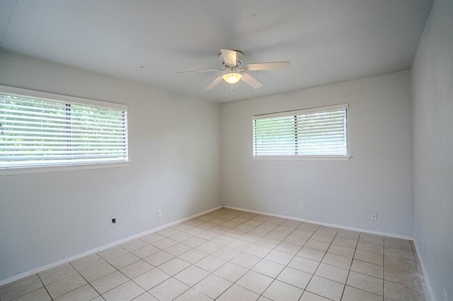 Building Photo - 12403 Tree Line Dr