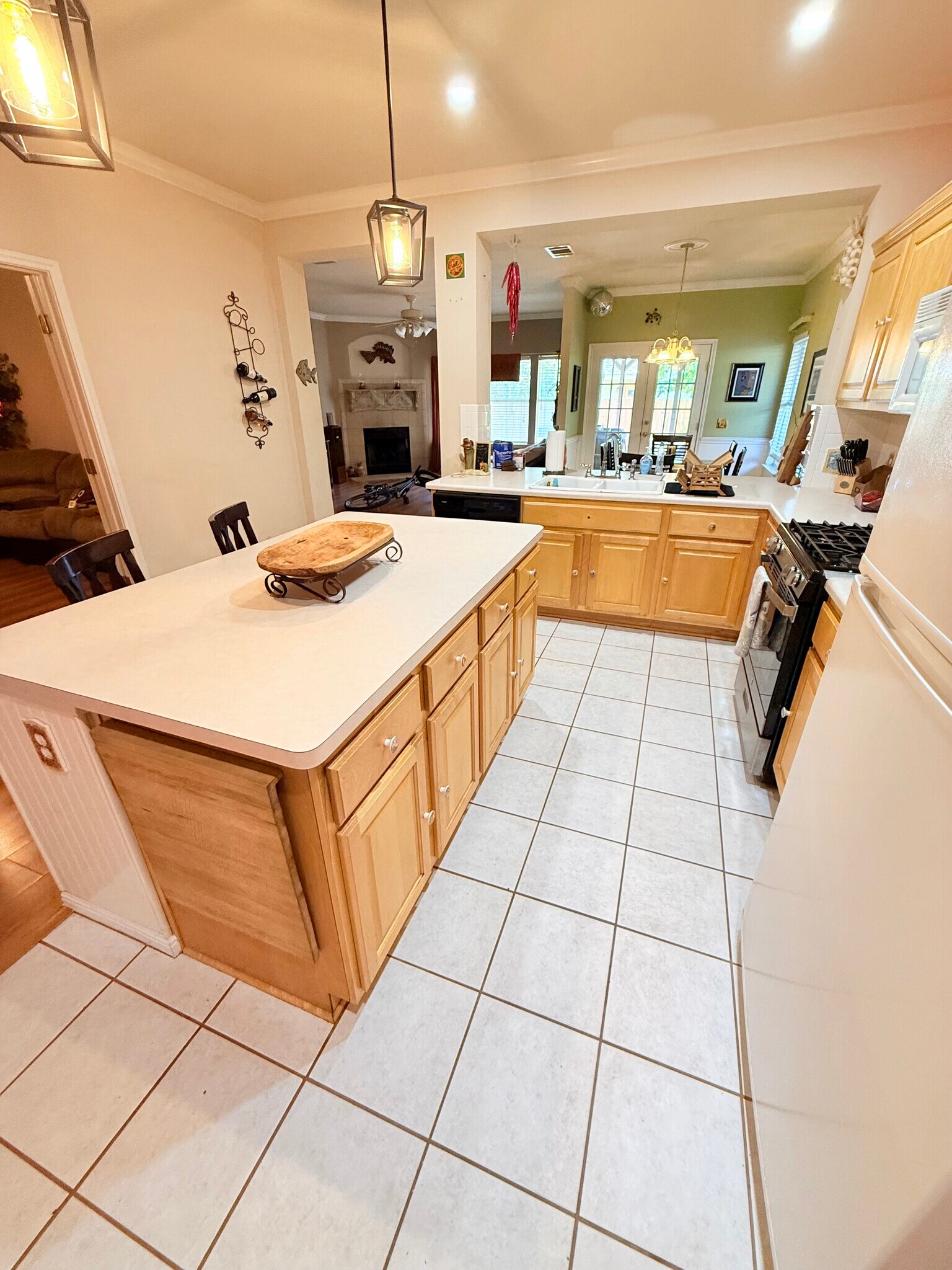 Kitchen - 584 Rockhurst St