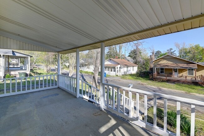 Building Photo - Beautiful historic home for rent in The Av...