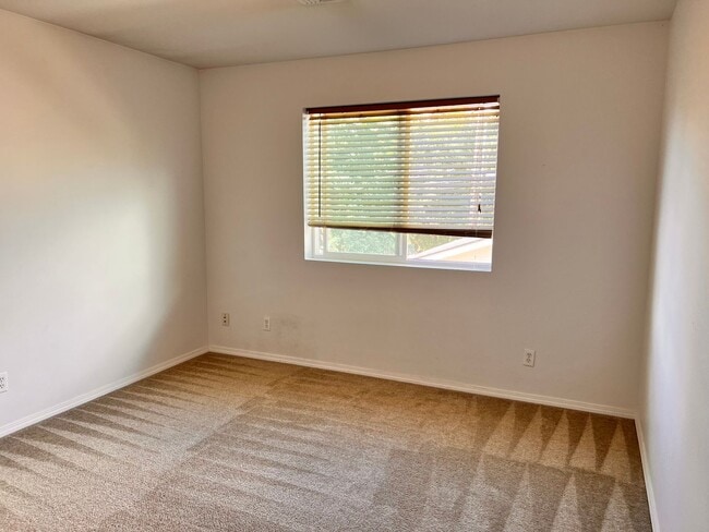 Building Photo - 1918 S 5th St W