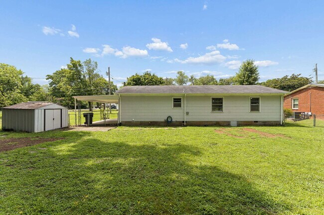 Building Photo - "Charming 3-Bedroom Retreat with Spacious Living in Murfreesboro!"