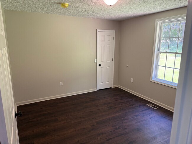 Building Photo - 111 Mintz Rd