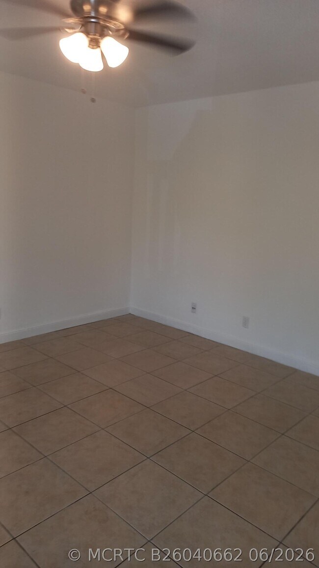Building Photo - 4165 SW 67th Ave