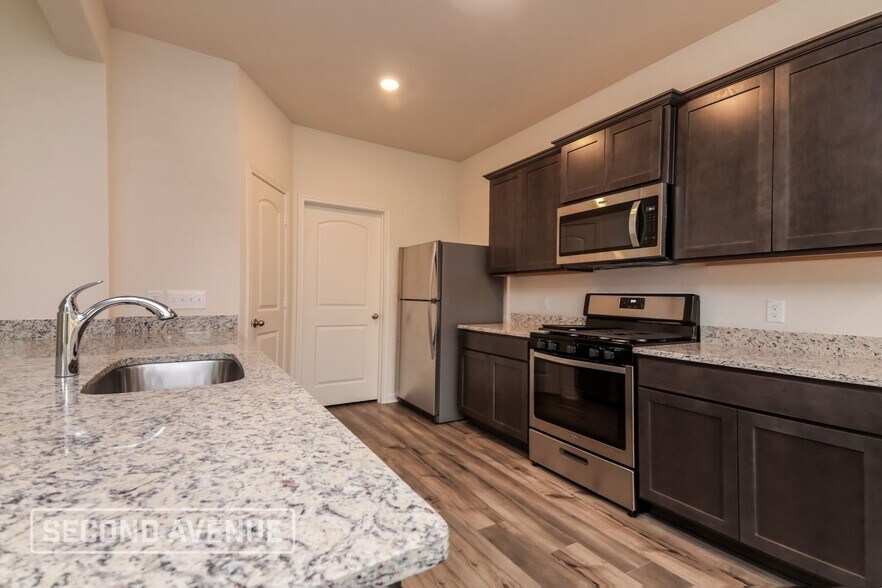 Building Photo - 841 Serena Dr
