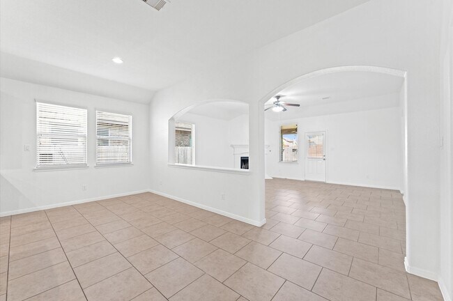 Building Photo - 5610 Glenfield Spring Ln