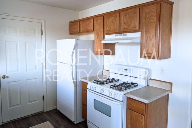 Building Photo - Charming 2-bedrooms, 2-baths duplex locate...