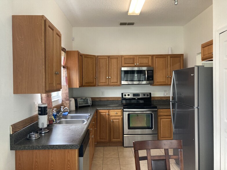 Building Photo - 2233 Ardon Ave