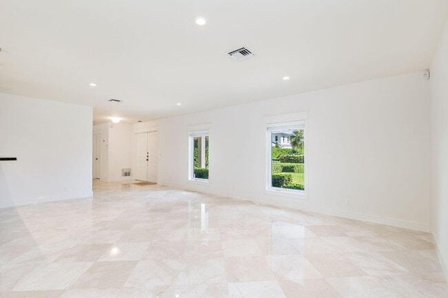 Building Photo - 210 Ellamar Rd