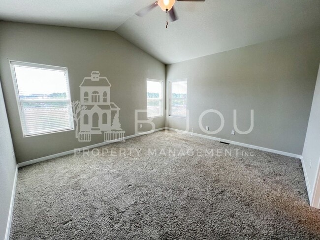 Building Photo - Grand Overlook to the Mountains!