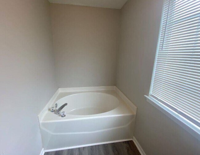 Building Photo - 230 Stirling Bridge Dr