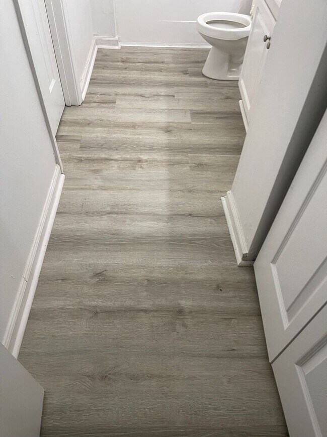 Building Photo - Modern 2-Bed, 1-Bath Oasis with Central Air and Gourmet Kitchen