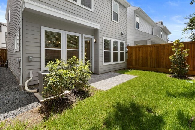 Building Photo - 16030 Mason Run Dr