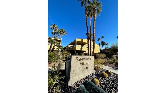 Building Photo - 1900 S Palm Canyon Dr