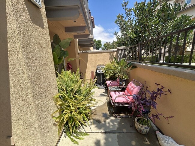 Building Photo - 17871 Shady View Dr