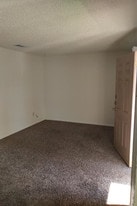 Building Photo - 1523 E Beverly Dr
