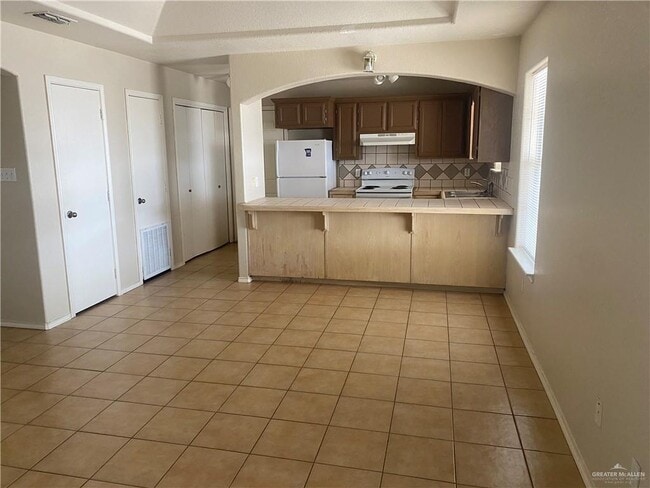 Building Photo - 17 Presidio Dr