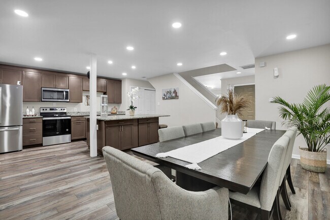 Building Photo - 136 Meadowside Ln