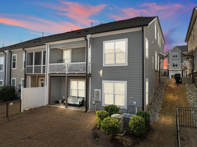 Building Photo - Like new townhome in Wykoff!