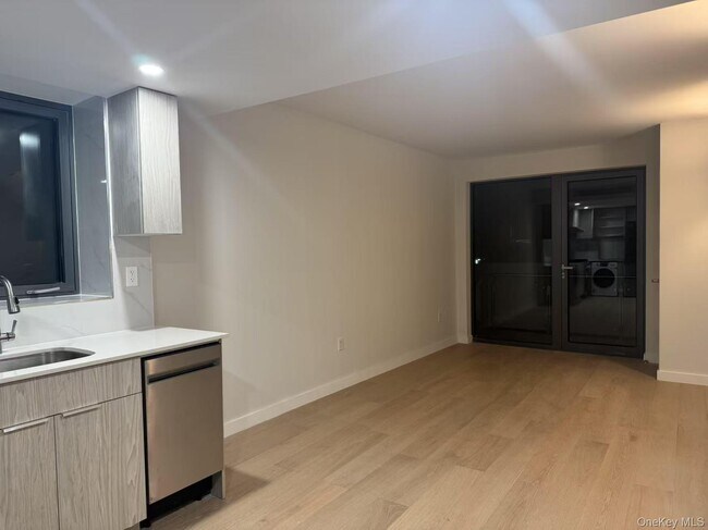Building Photo - 136-80-13641 41st Ave