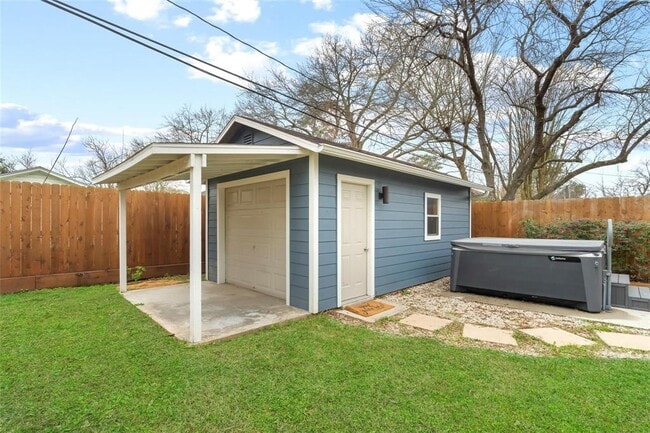 Building Photo - 1309 Martin St