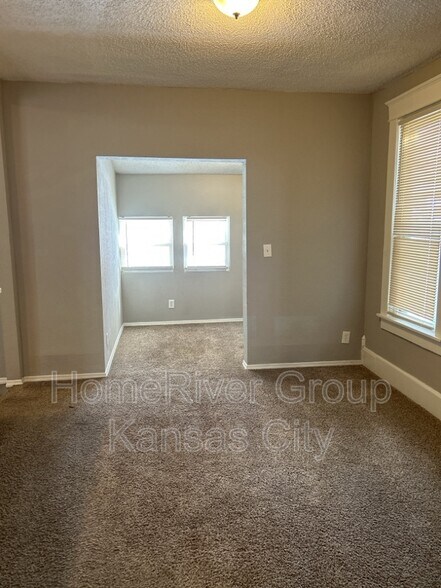 Building Photo - 2843 Belleview Ave