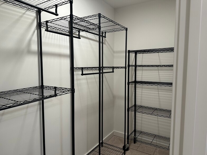 Building Photo - 152 21st Ave E