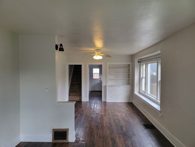 Building Photo - Beautiful 4-Bedroom Home In The Garland Di...