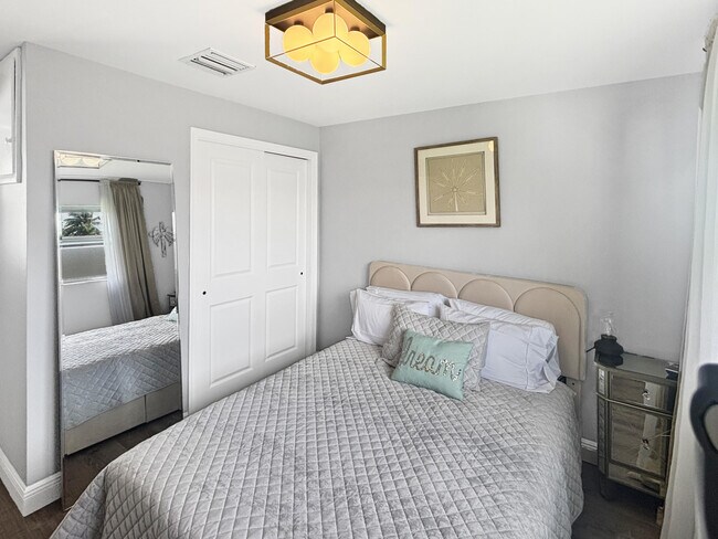 Building Photo - 100 SW 17th St