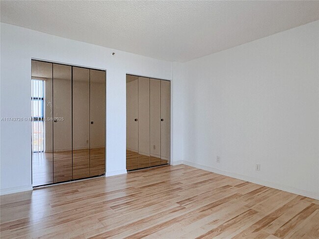 Building Photo - 20355 NE 34th Ct
