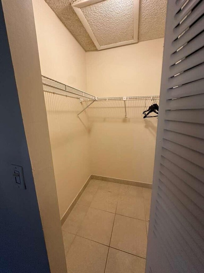 Building Photo - 1239 SW 46th Ave