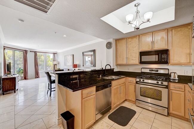 Building Photo - Luxurious Meridian Condo. Live 24/7 Guard ...