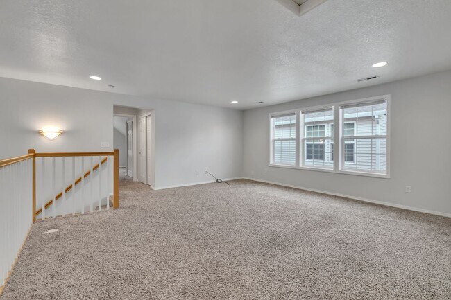 Building Photo - Spacious 3 Bedroom Home in Olympia