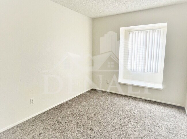 Building Photo - 4441 E Wood St