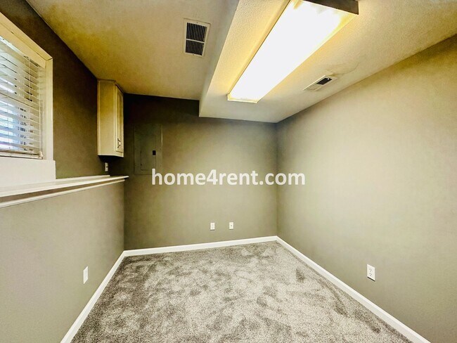 Building Photo - 8102 W 144th Pl